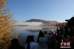 内蒙古阿尔山秋季旅游火爆 当地开启“宠客”模式